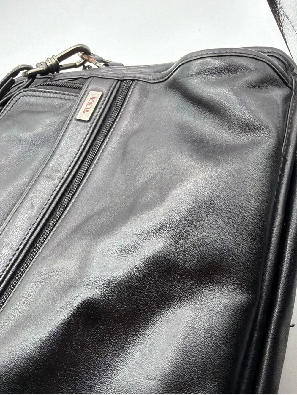 TUMI Black Leather Messanger Computer Laptop Brief Expandable Bag 96021D4